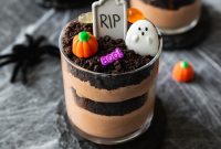 Spooky Halloween Dirt Cups Recipe for Kids and Parties