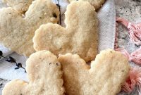 Lavender Shortbread Cookies with Strawberries and Cream