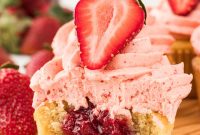 3-Ingredient Strawberry Cake Filling Recipe for Fresh Flavor