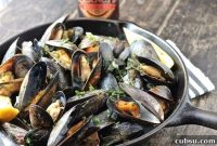 Amber Ale Steamed Mussels with Fresh Herbs and Garlic