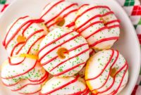 Mini Christmas Tree Donut Cakes: Festive Bite-Sized Treats