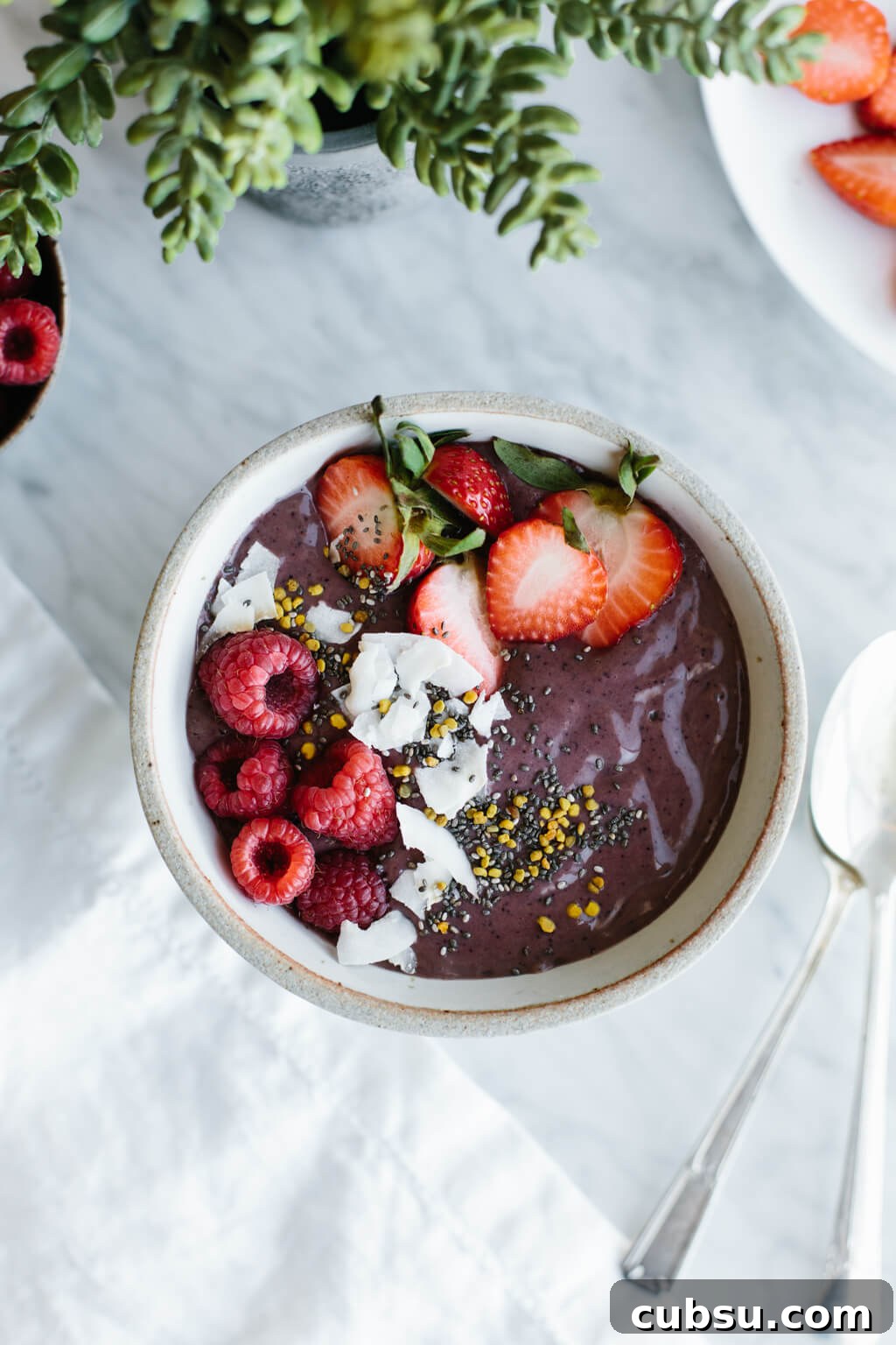 5 Smoothie Bowl Recipes You'll Want to Make Again and Again 3 Acai bowl with mixed berries. A delicious, healthy, gluten-free smoothie bowl for breakfast or lunch.
