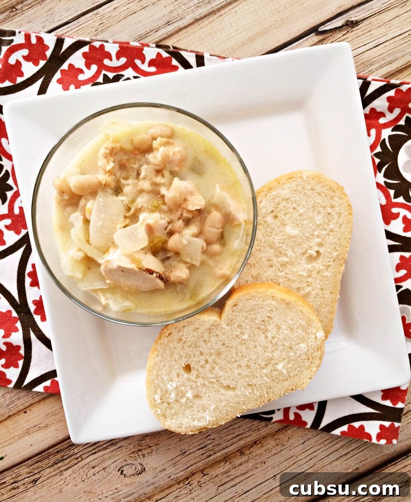 Slow Cooker White Chicken Chili- a great easy weeknight crockpot meal!