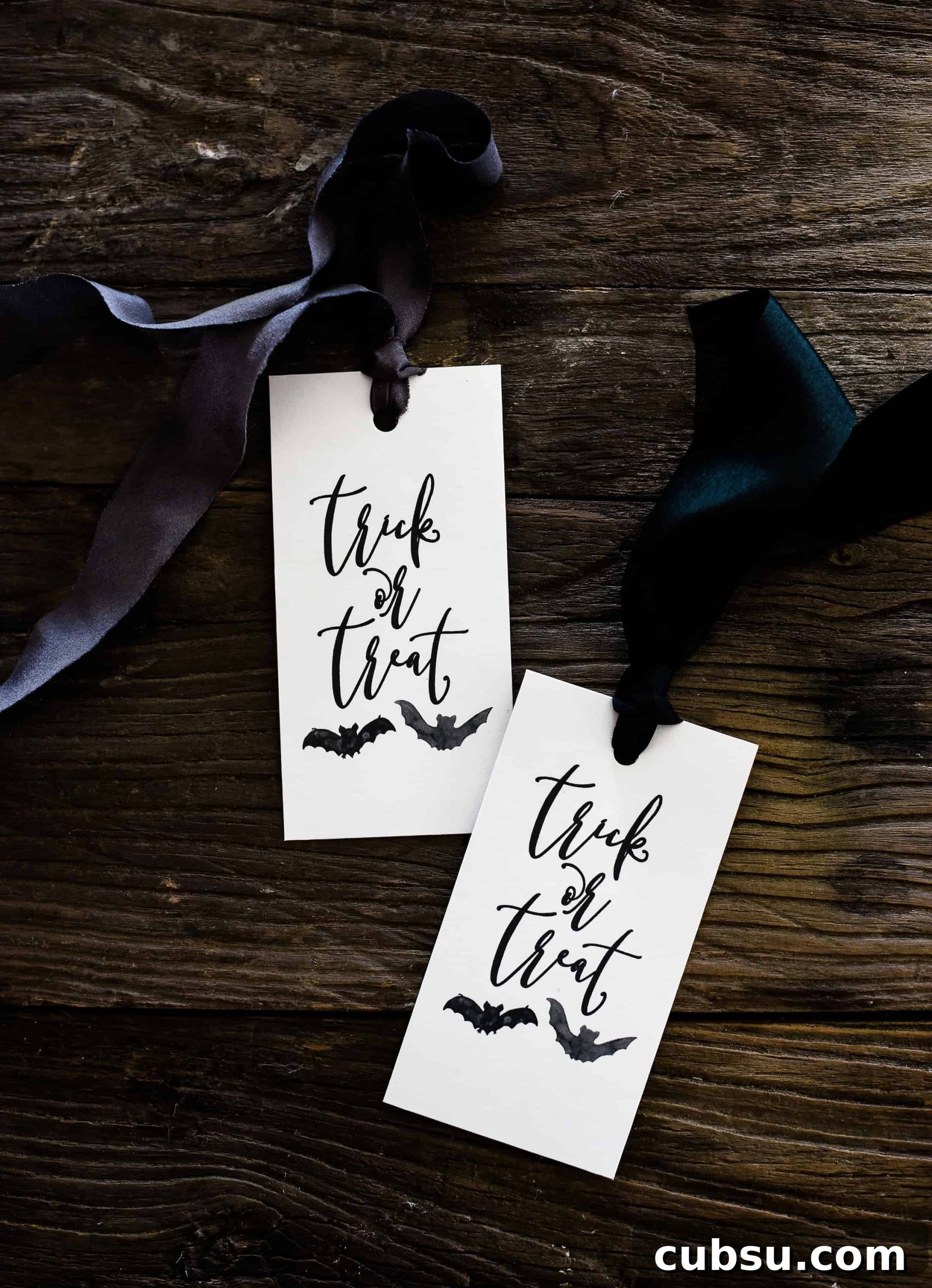 Decorate for Halloween this year with some of these easy (and free!) Halloween printables!