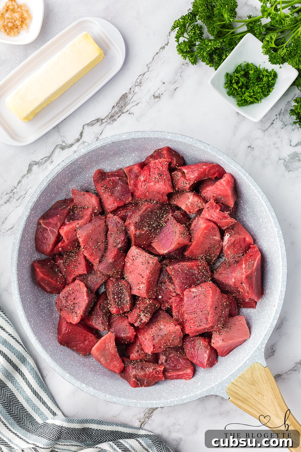 Garlic Butter Steak Bites Recipe: Tender Seared Beef with Herb Sauce 5 Seasoned steak cubes