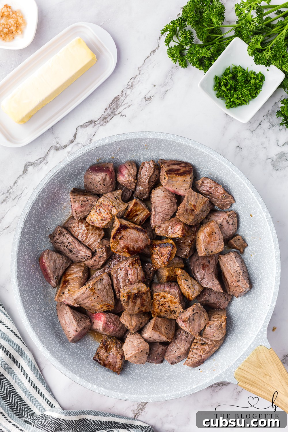 Garlic Butter Steak Bites Recipe: Tender Seared Beef with Herb Sauce 6 How to cook steak cubes