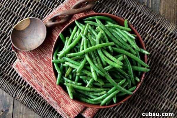 Simply Sautéed Italian Green Beans, easy side dish vegetable! SnappyGourmet.com