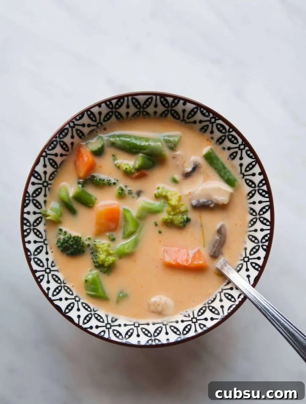 15 Low‑Carb Work Lunches to Prep Quickly and Stay Energized 4 Delicious and easy coconut curry vegetable soup! It's a comforting, flavorful, creamy, sweet and spicy vegetarian soup recipe that you can make in 10 minutes! The perfect quick dinner idea for busy weeknights.